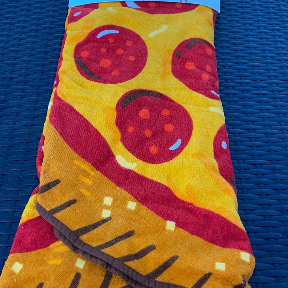 ❤️NEW!!!❤️Limited Too Round Beach Towel Pizza.